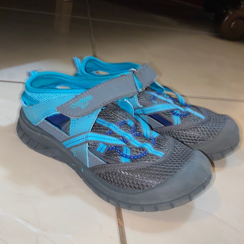 There water shoes for boys